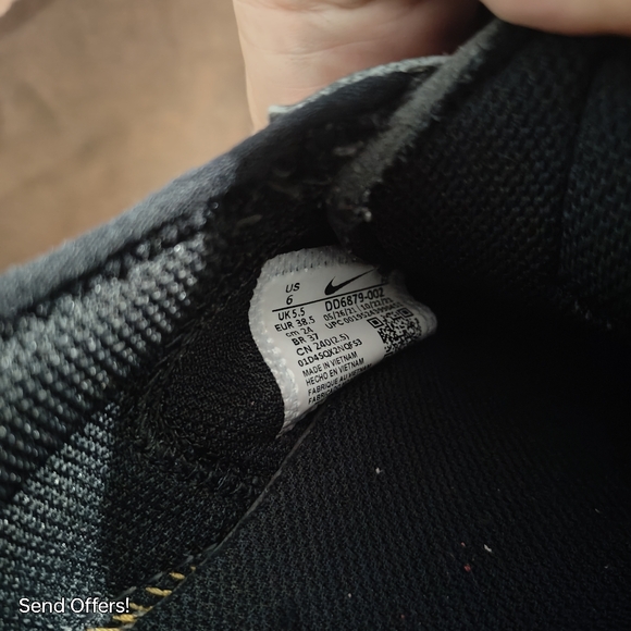 Nike Black Red White React Live SE Casual Outdoors Sneakers Men's Size 6 Youth - Picture 6 of 6